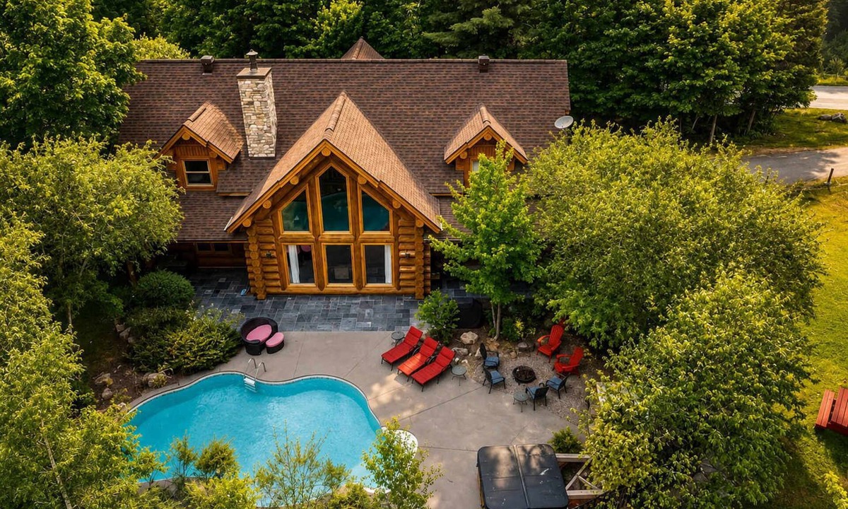 Fiddler Lake Resort Ski Chalet | Log Cabin: Heated Pool, Hot Tub & Volleyball