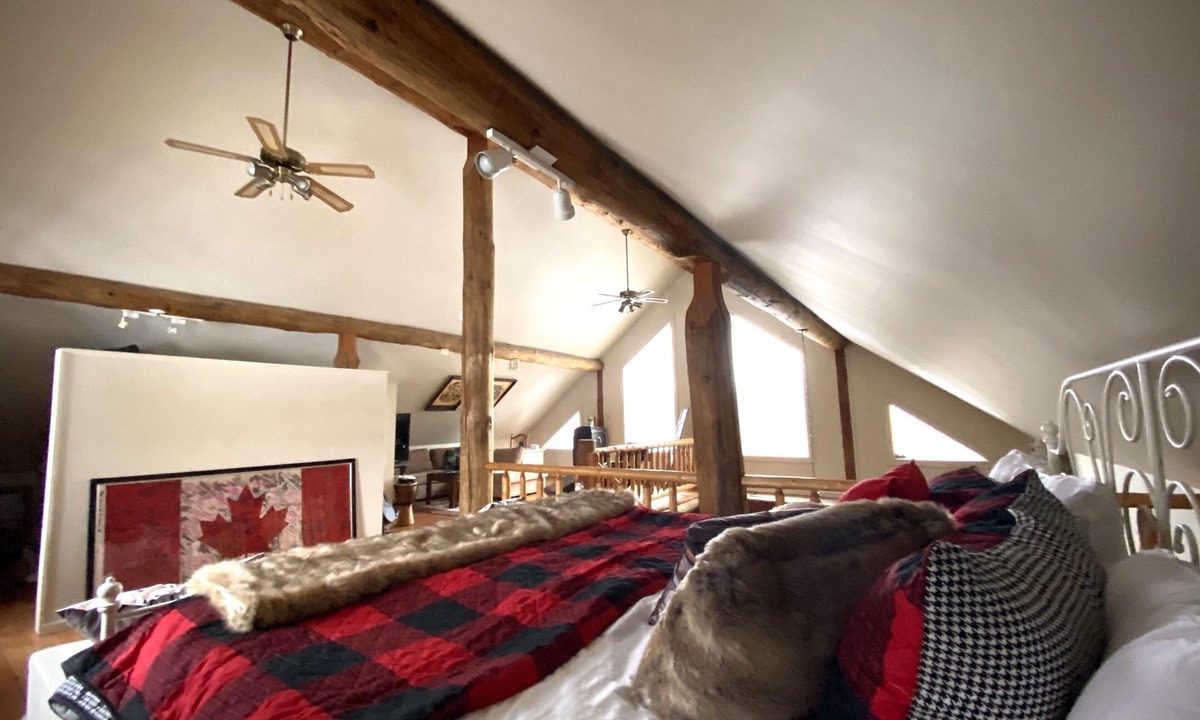 Tyendinaga House | Log Cabin on Salmon River