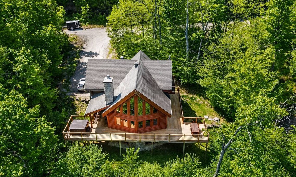 Saint-Faustin-Lac-Carre Ski Chalet | Log cabin | SPA, Comfort & Nature | Pets allowed!