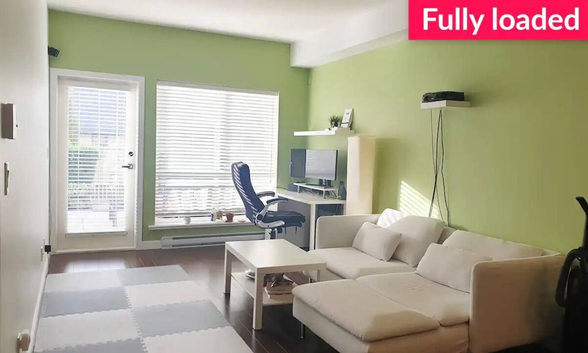 Burnaby Condo | [LONG-TERM] Stunning room near Skytrain, park. Remote worker dream. Netflix/HDTV