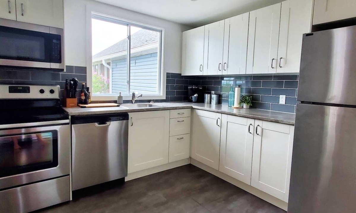 Val-des-Monts Cottage | Luminaire on Lac McGregor