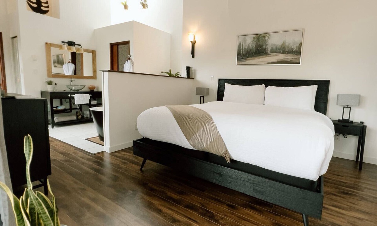 Tofino Hotel | Lunar Cove Inn