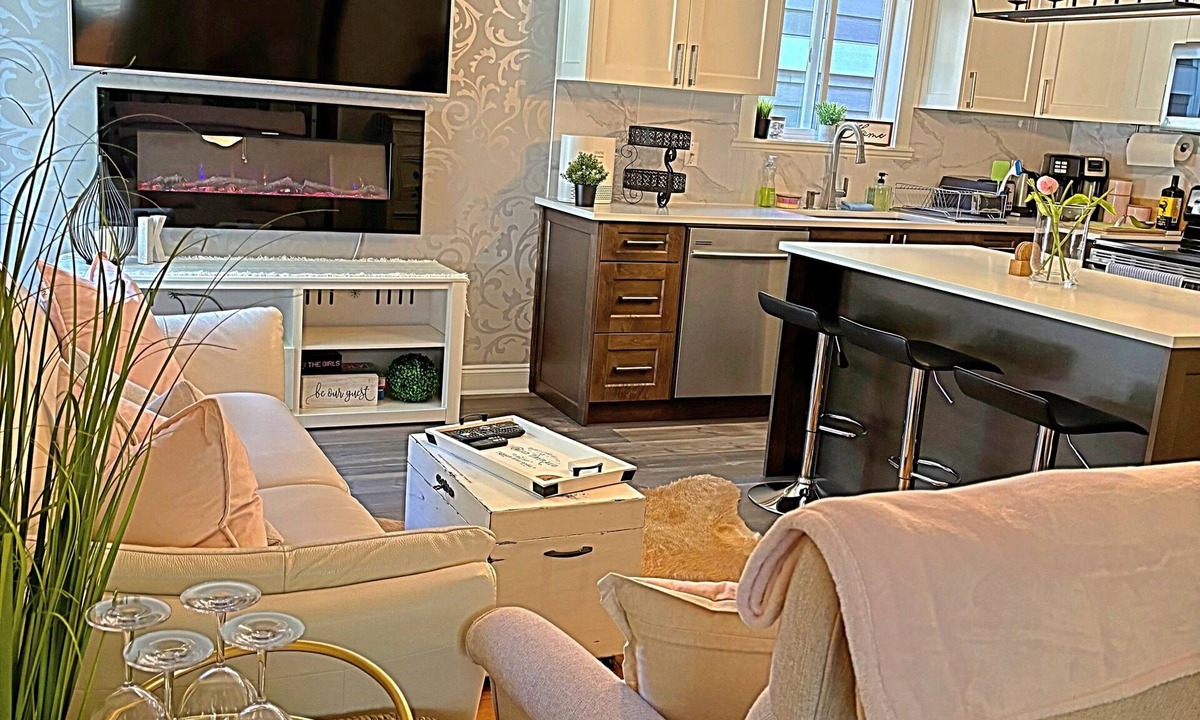 Langford House | Lux 3 Bedroom Suite - Bear Mountain - Rainforest Retreat, Victoria, BC,