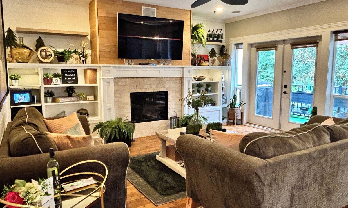 Langford House | Lux Bear Mountain 2 Bedroom - Rainforest View - Vacation Home, Sleeps 4