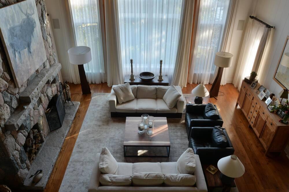 Seguin Villa | Luxury Cottage-Boathouse - 8 Bdrms, Waterfall! SW Exposure! Water Tramp! It ALL!