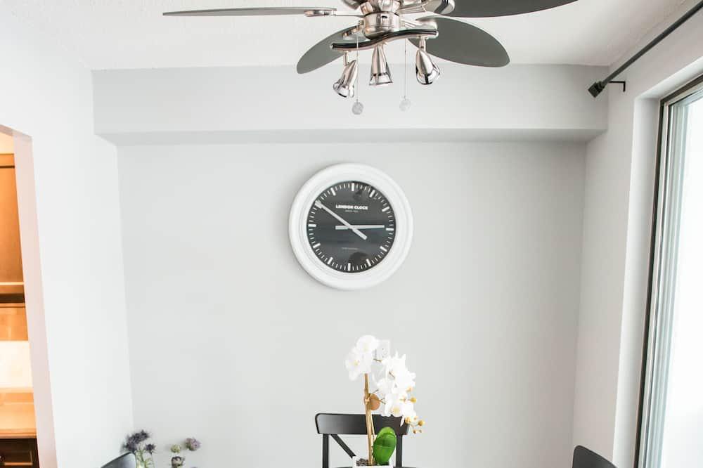 Dundas Apartment | LUX condo, heart of historic Dundas, close to all amenities + incredible nature!