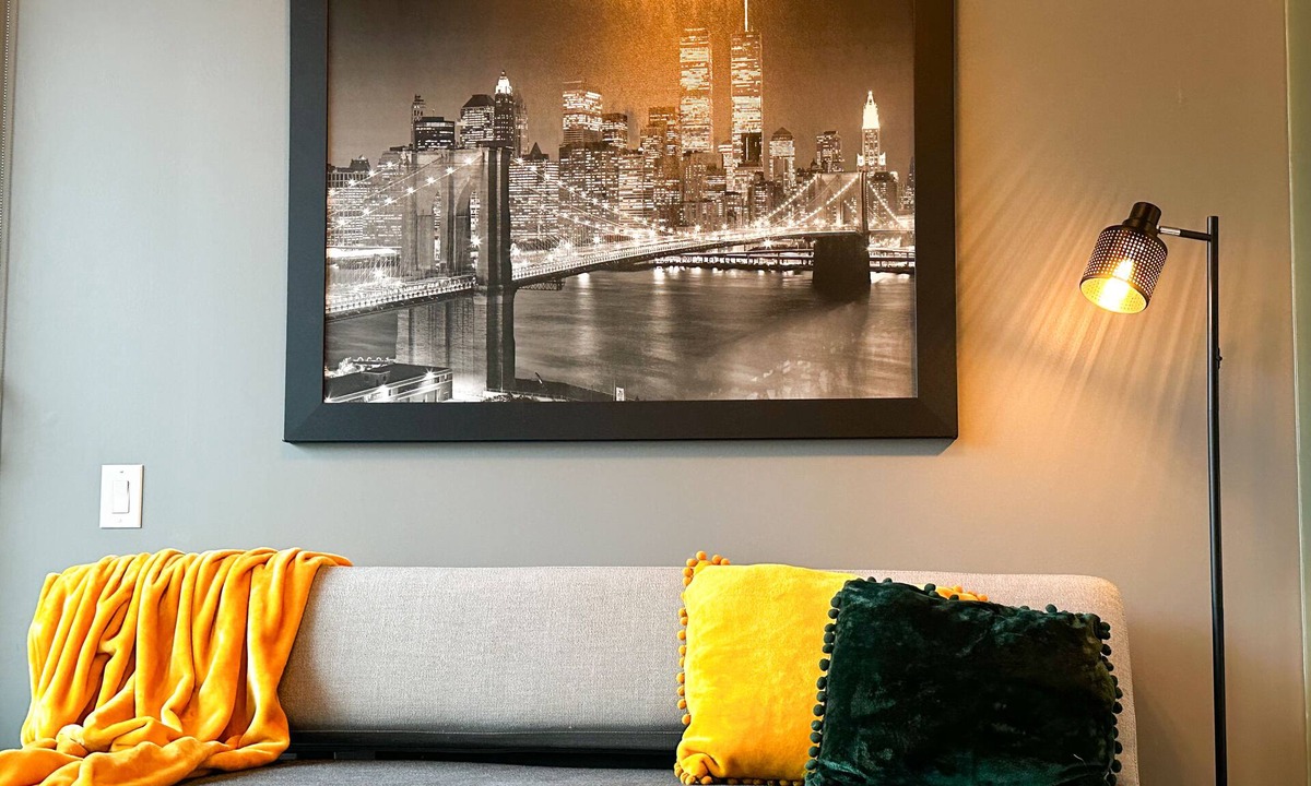 Fashion District Condo | Luxe Urban Nest @ King & Bathurst with Heated Balcony