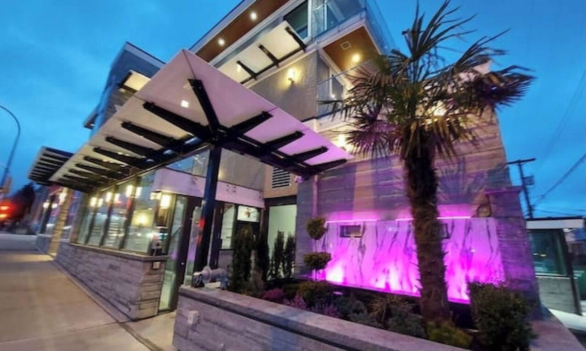 East Side House | Luxurious 3 Bedroom Townhouse