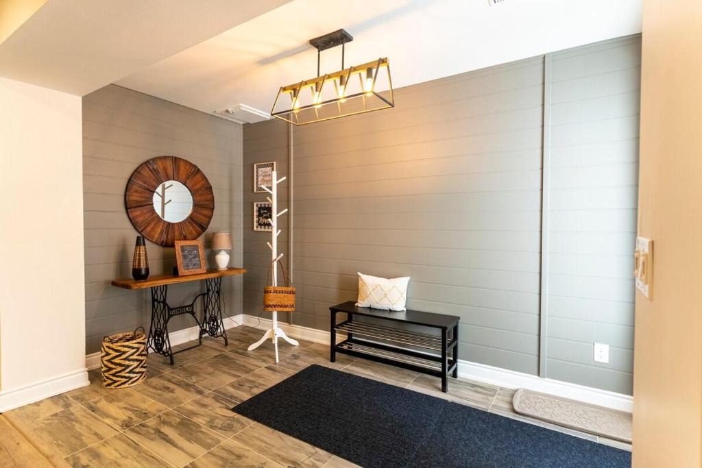Sheridan Apartment | Luxurious and Spacious Apartment with 2 bedrooms and 2 Baths