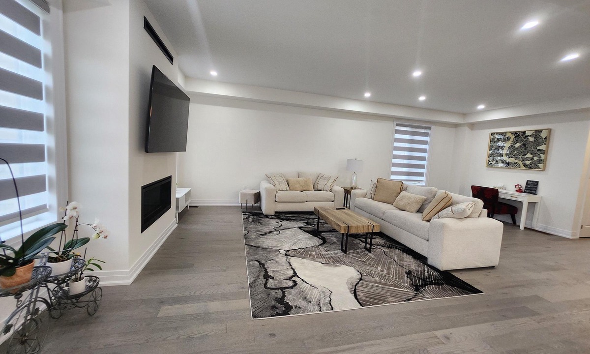 Cambridge House | Luxurious Brand-New 4 Bedrooms Detached House Backing To Pond