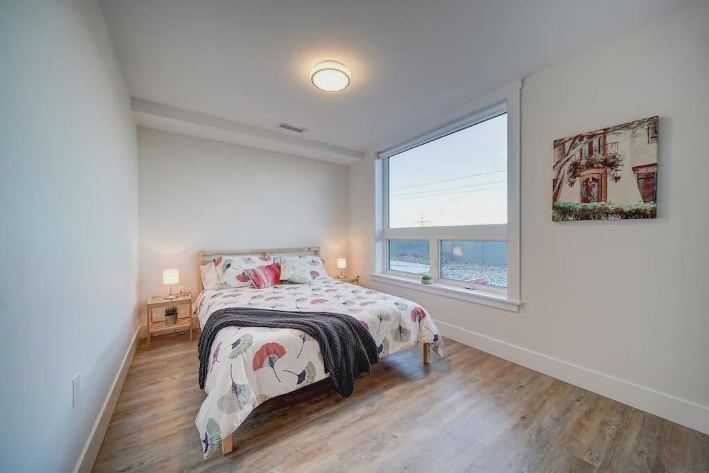 North End Apartment | Luxurious Brand New Modern Condo Parking Coffee Location!