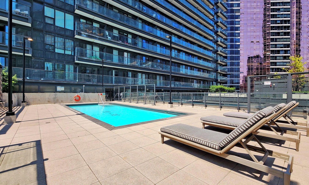 Bay Cloverhill Condo | Luxurious City Retreat with Stunning Views, Modern Amenities & Prime Location!nn