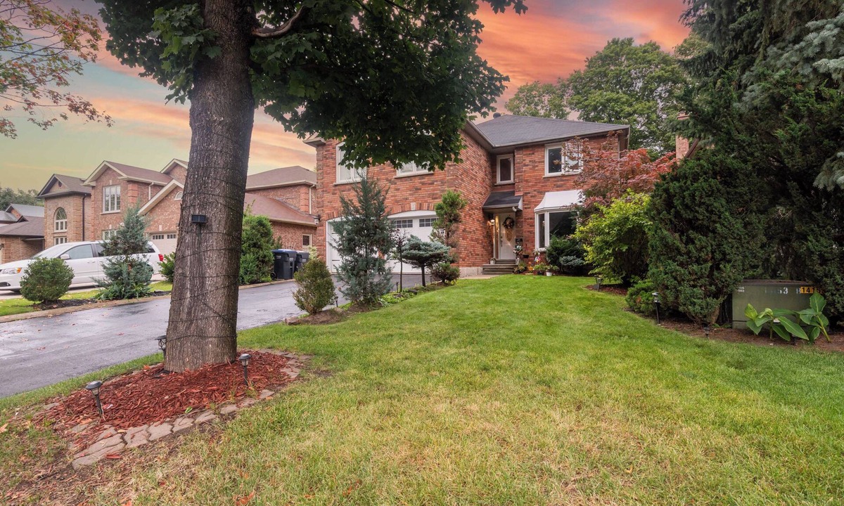 Erin Mills Villa | Luxurious Designer Villa in Toronto's Posh Locale"
