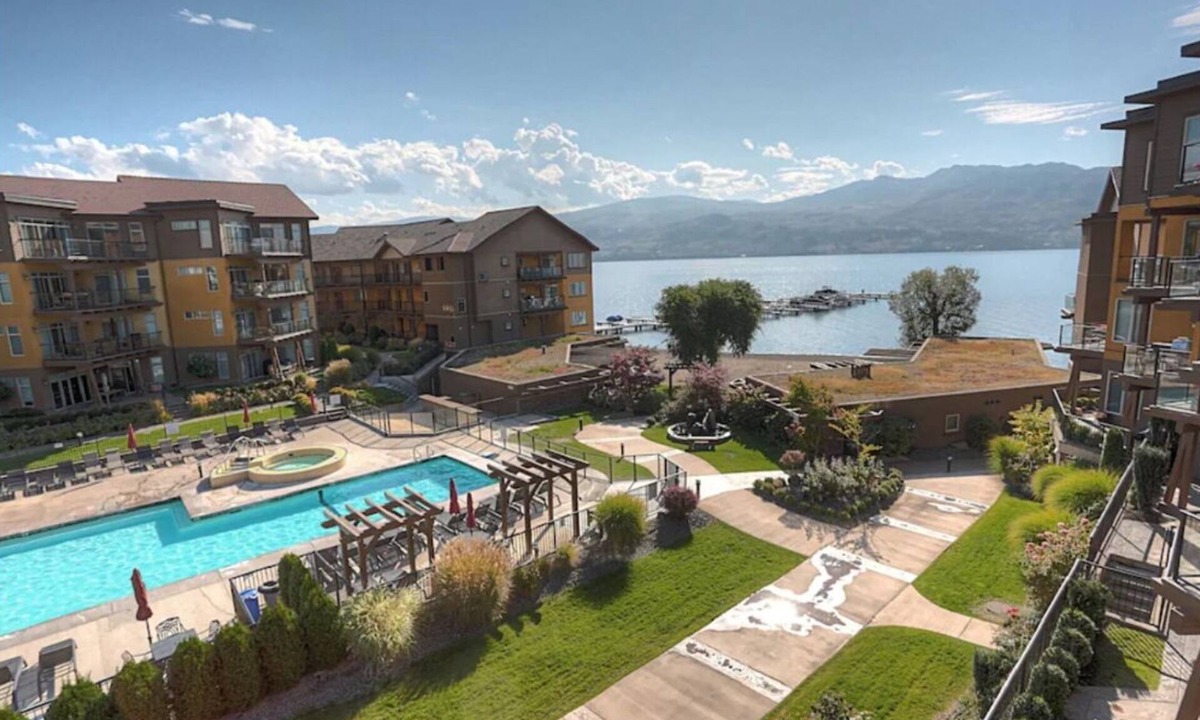 Westbank Condo | LUXURIOUS FUN AWAY FROM HOME!