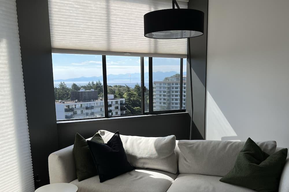 Fairfield Condo | Luxurious James Bay condo - modern + 10 min from ocean!