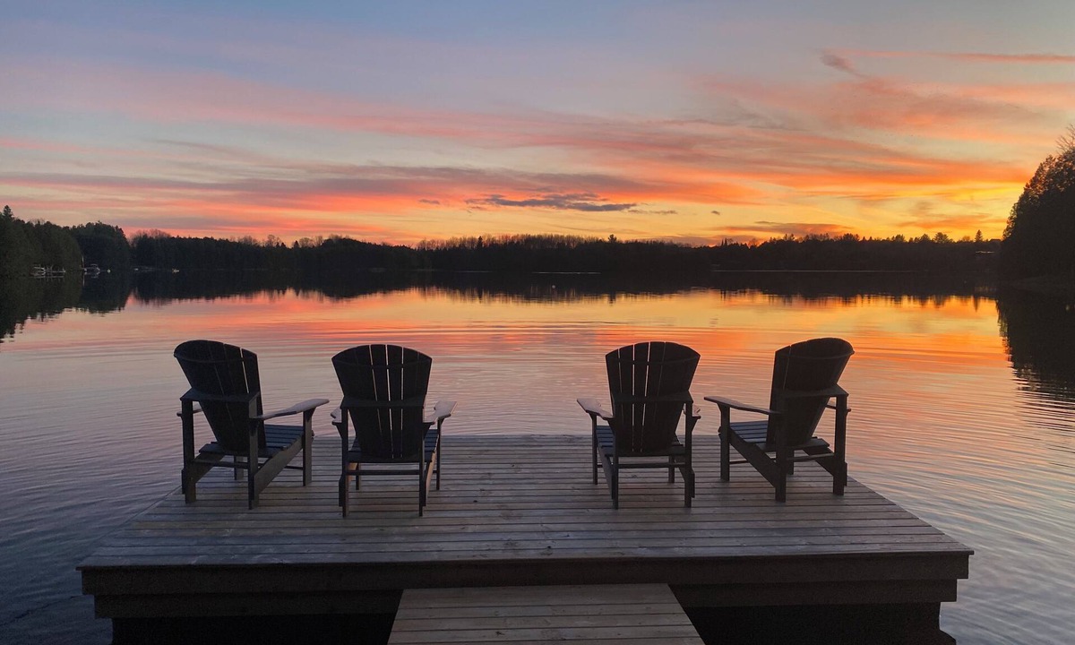 Markdale House | Luxurious Lakehouse Newly Built Lake House. Only 1.5 hours from Toronto!