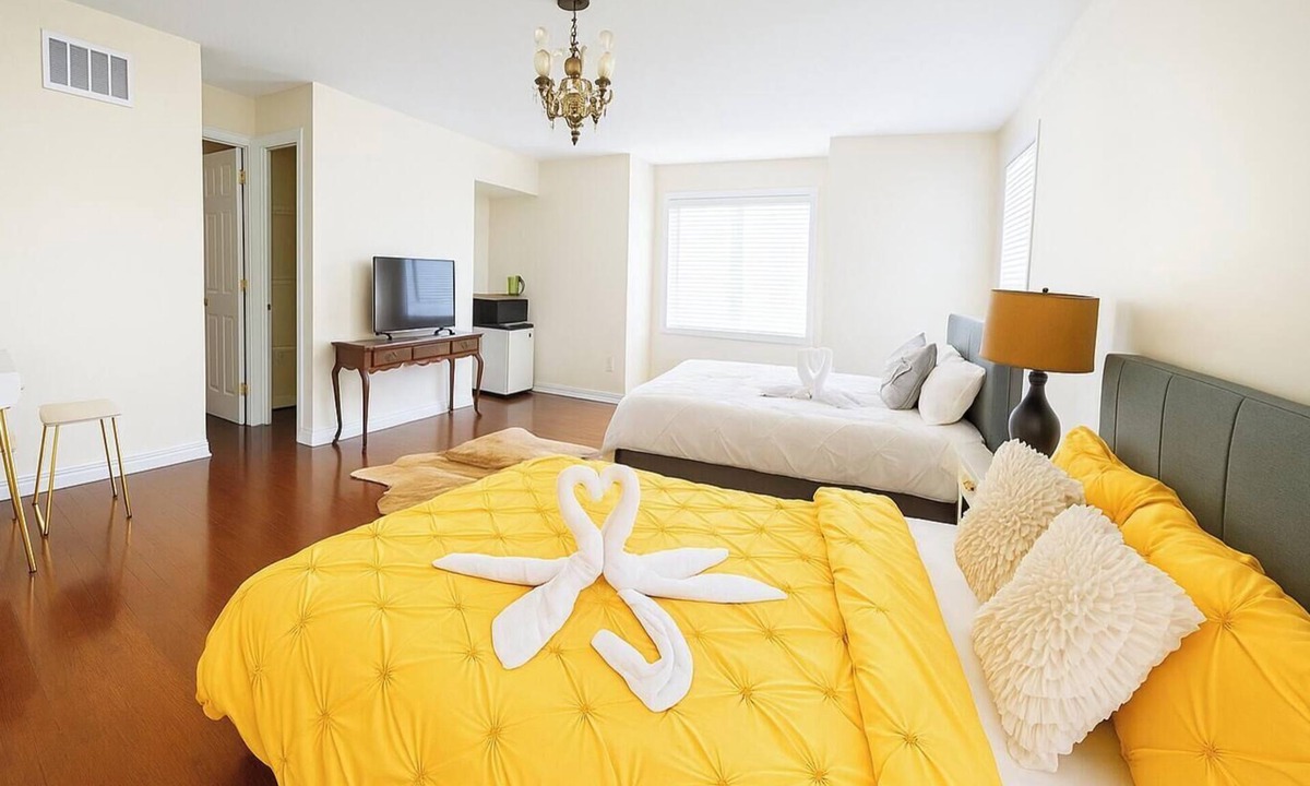 Unionville House | Luxurious private Master bedroom