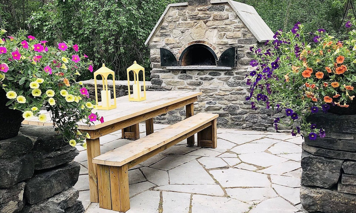 Prince Edward House | Luxurious Vacation Retreat in PEC w/Pool, Sauna, Basketball court, pizza oven