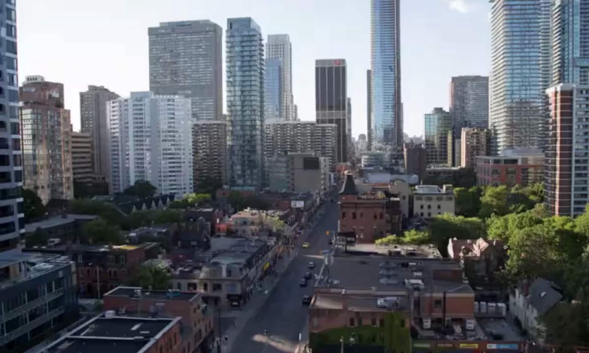 Church and Wellesley Condo | Luxury 2 Bed & 2 Bath Right Next To Subway In The Heart Of DT