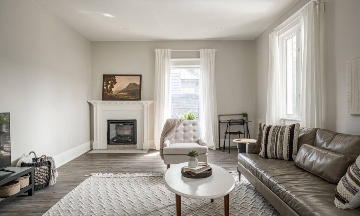 Kirkendall North Apartment | Luxury 2000 sq ft suite in Mini Mansion steps to Locke St. shops & restaurants.