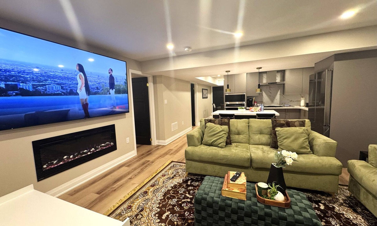 Richmond Hill House | Luxury 2BR/2BA Retreat + Netflix + Free Parking –Lake Wilcox-Richmond Hill-VRBO