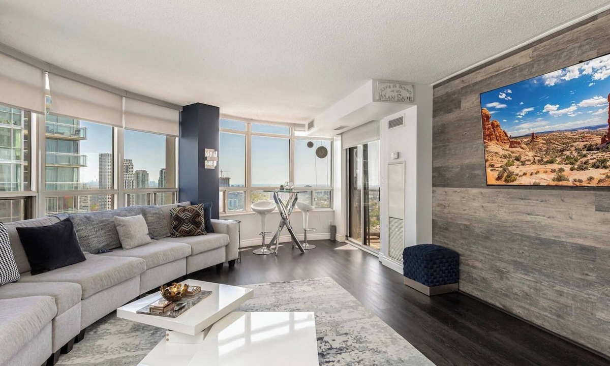 Downtown Mississauga Condo | Luxury 2BR+Den | Steps from SQ1 | Panoramic Views!