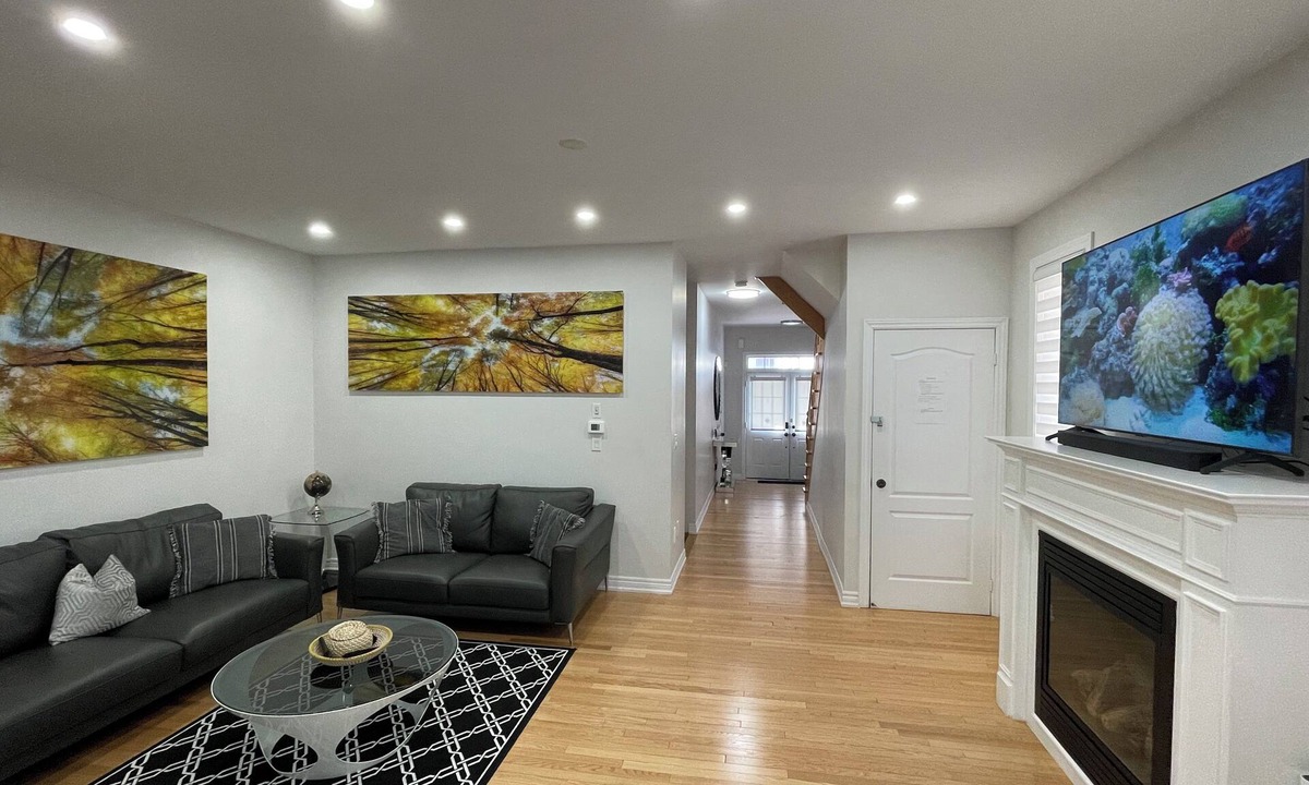 Brampton Apartment | Luxury 3+1 Bedrooms Home