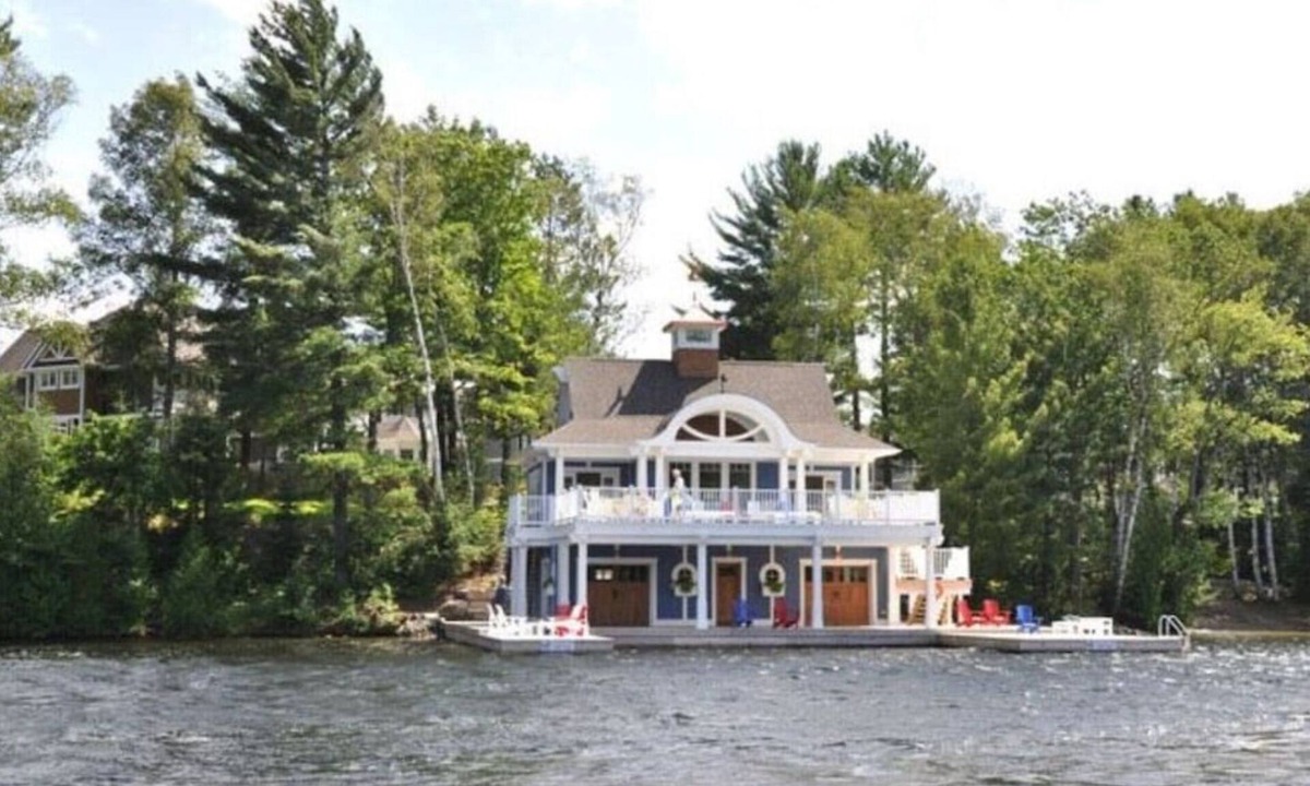 Baysville Villa | Luxury 3 Bedroom, 3 Bathroom Villa on Lake of Bays