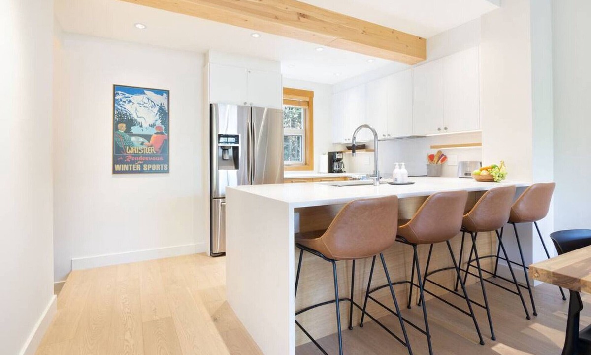 Upper Village Villa | Luxury 3BR Chalet- Private Hot Tub, Ski-in/Ski-out