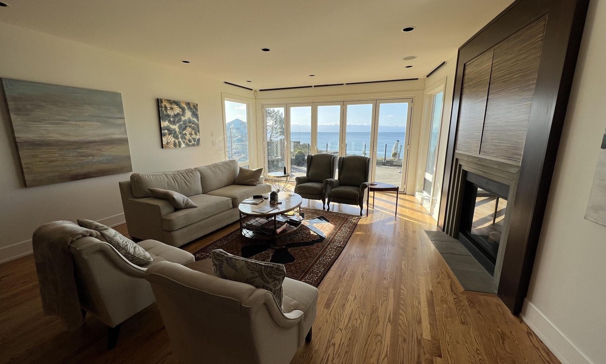Gonzales House | Luxury 4 Bedroom Victoria Oceanfront Home with Amazing Views