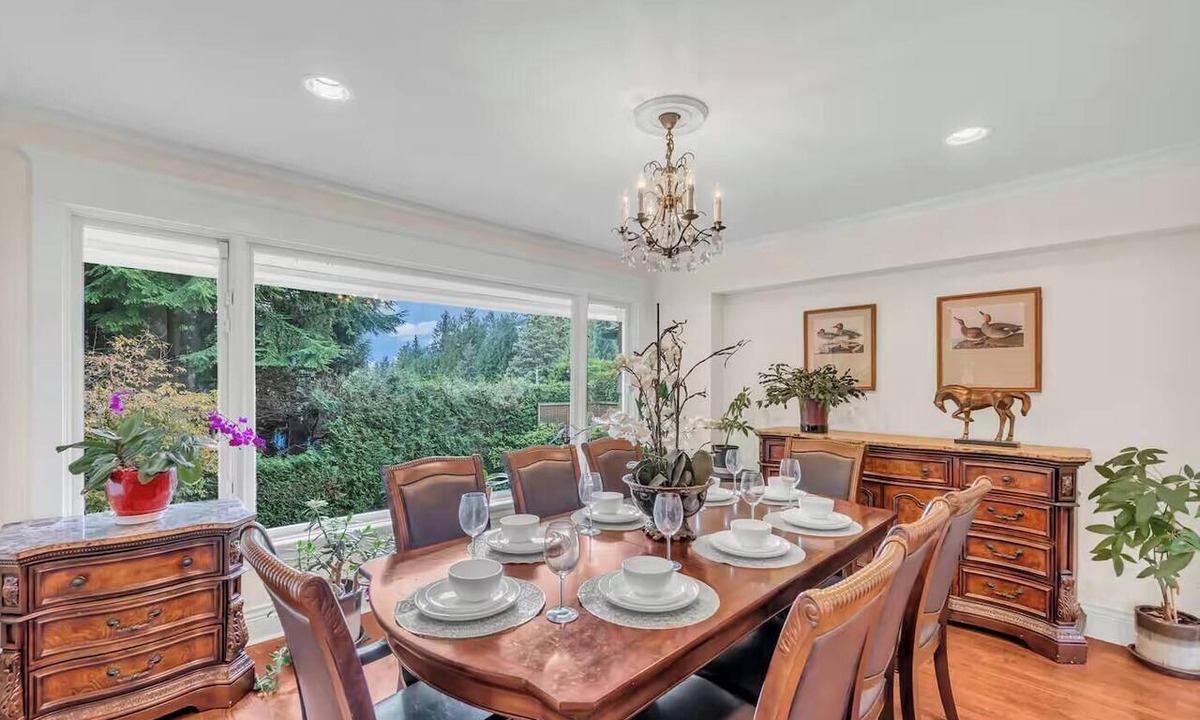 Hollyburn House | Luxury Accommodation in West Van