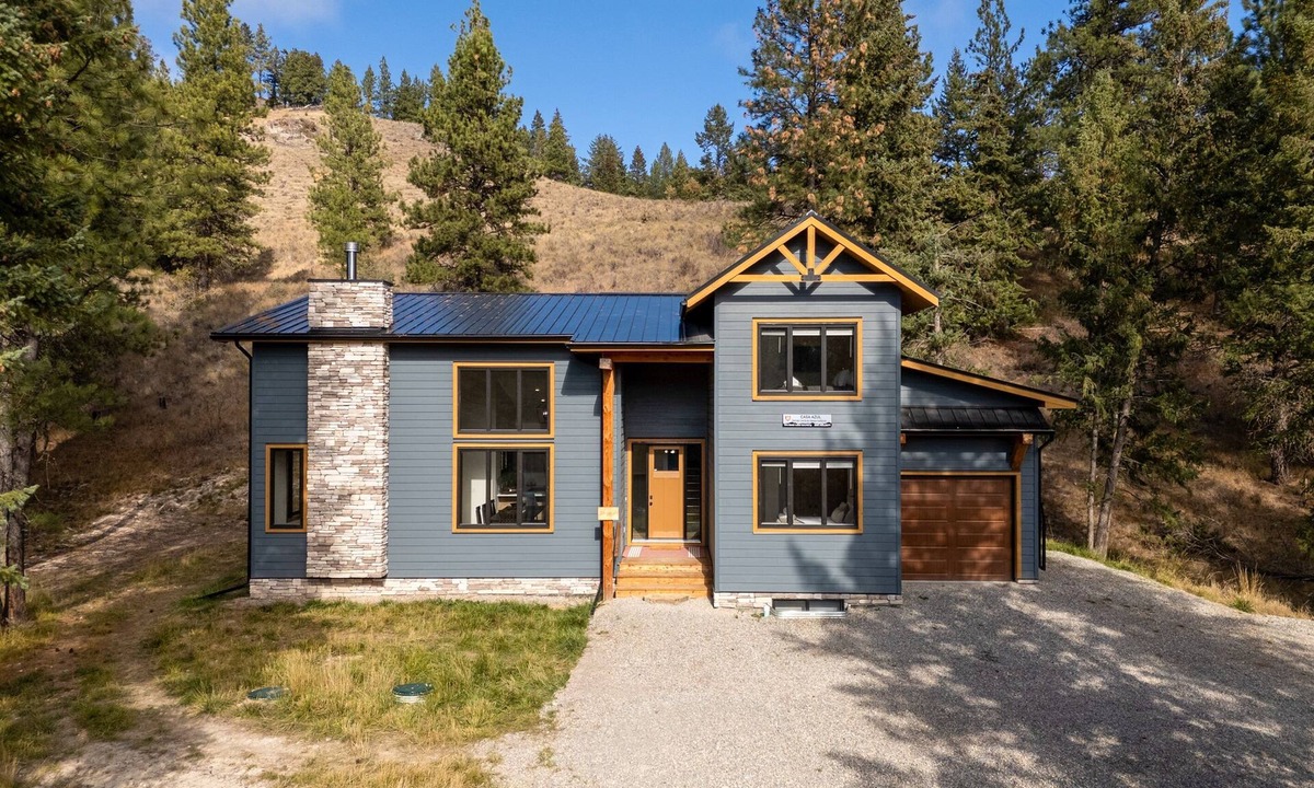 Wardner House | Luxury at Koocanusa Ranch. Hot Tub & A/C
