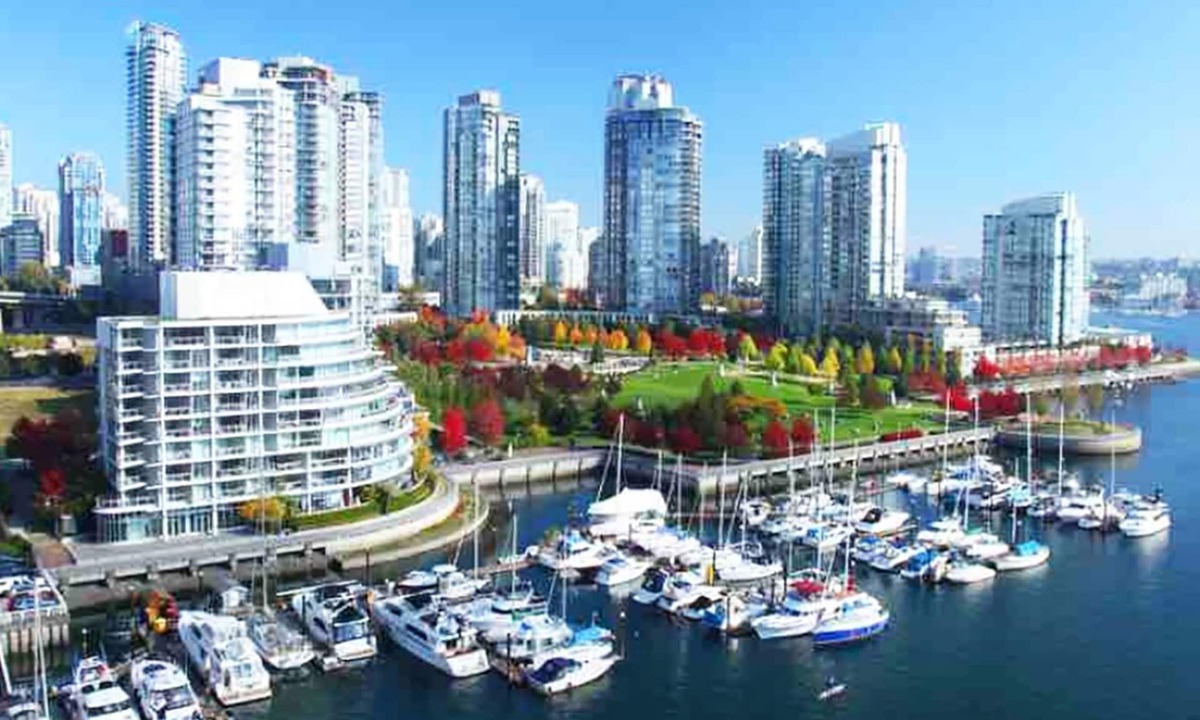 Yaletown Apartment | Luxury Beautiful Suite in the Heart of Downtown - Steps to BC Place Stadium!
