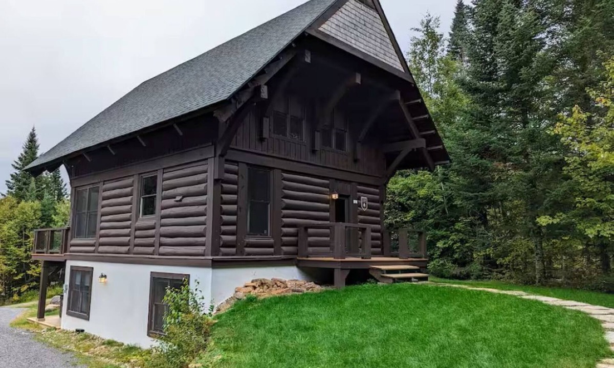Lac Superieur Village Ski Chalet | Luxury Chalet Boréal with 4 bedrooms, spa, A/C, pool, tennis,lake