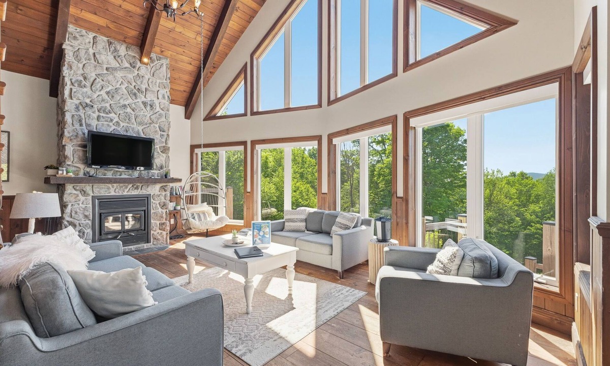 Lac-Superieur Ski Chalet | Luxury Chalet Mont-Tremblant view Hot tub, Sauna, Billiards, lake access