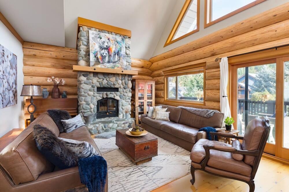 Whistler Ski Chalet | Luxury Chalet with Mountain Views Near Ski Lifts, Beside Bike Trails on Creek