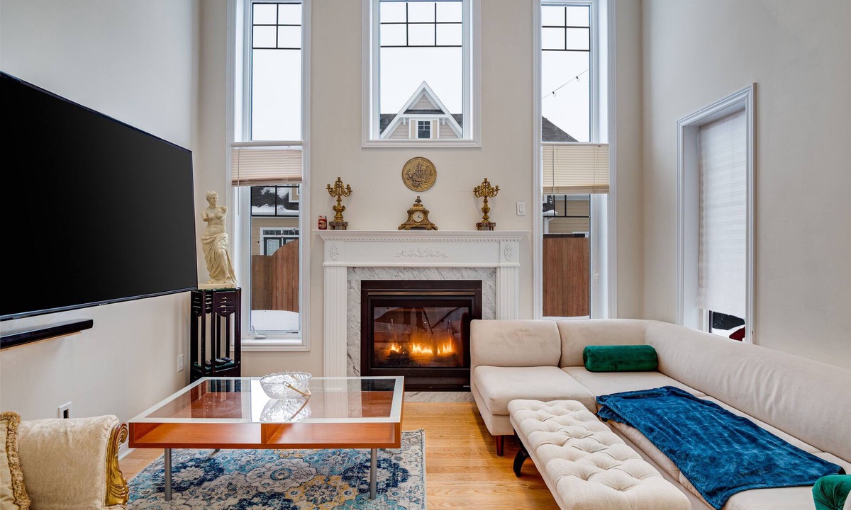 Midland House | Luxury Georgian Bay gem, heated pool! Hot tub, close to trails & lake