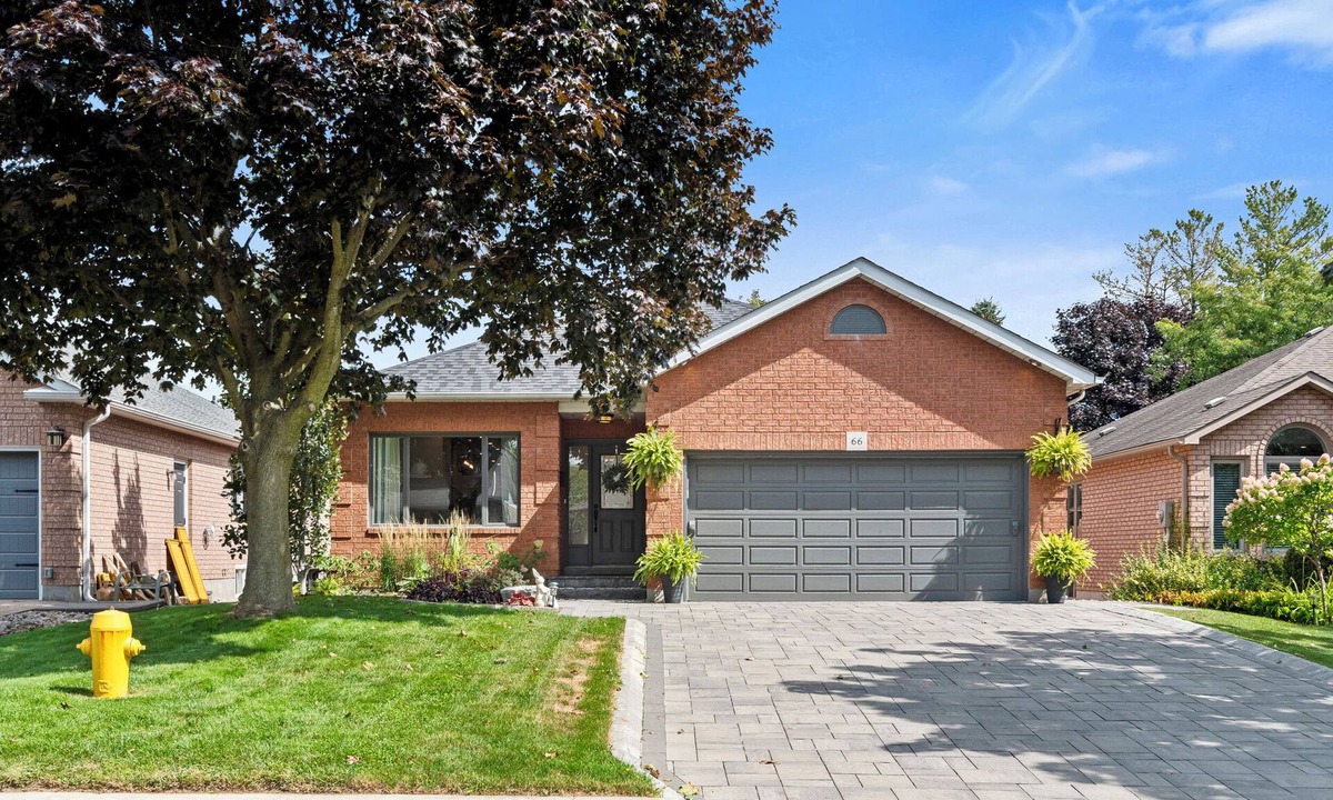 Courtice House | Luxury home newly renovated with large kitchen and living space.
