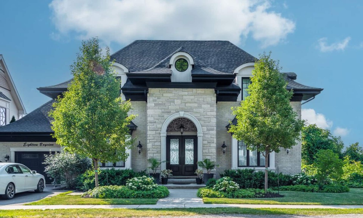 Port Dalhousie House | LUXURY LAKEFRONT HOME WITH PRIVATE BACKYARD BEACH & SPECTACULAR VIEW