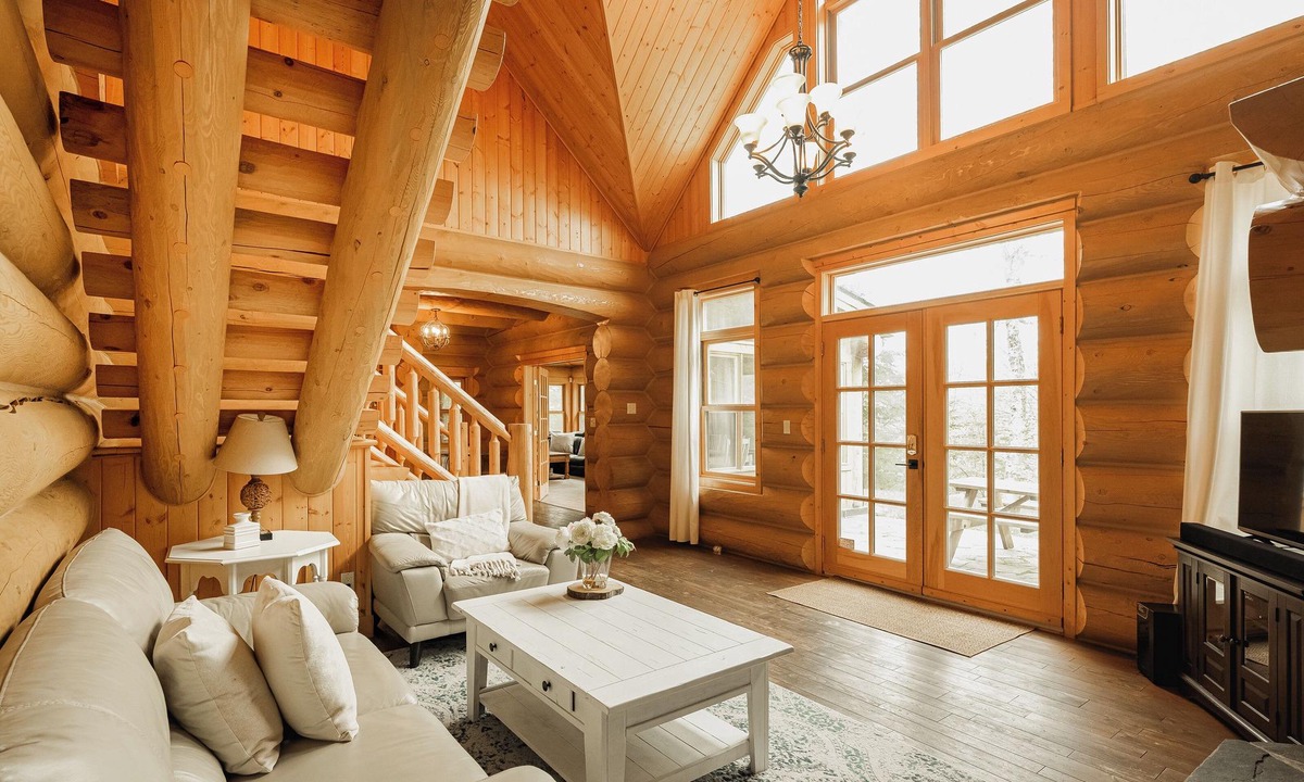Fiddler Lake Resort Ski Chalet | Luxury lakefront Log Home Near St Sauveur with private hot tub