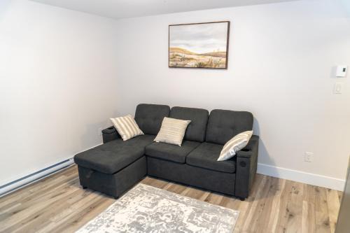 Dieppe House | Luxury One Bedroom Private Apartment just 7 minutes from the Airport