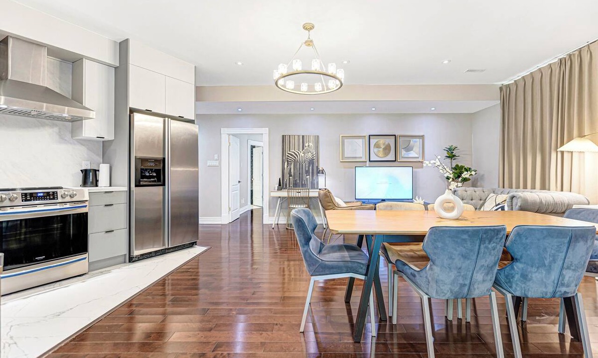 Whitchurch-Stouffville House | Luxury Retreat Huge Private Backyard on Ravine