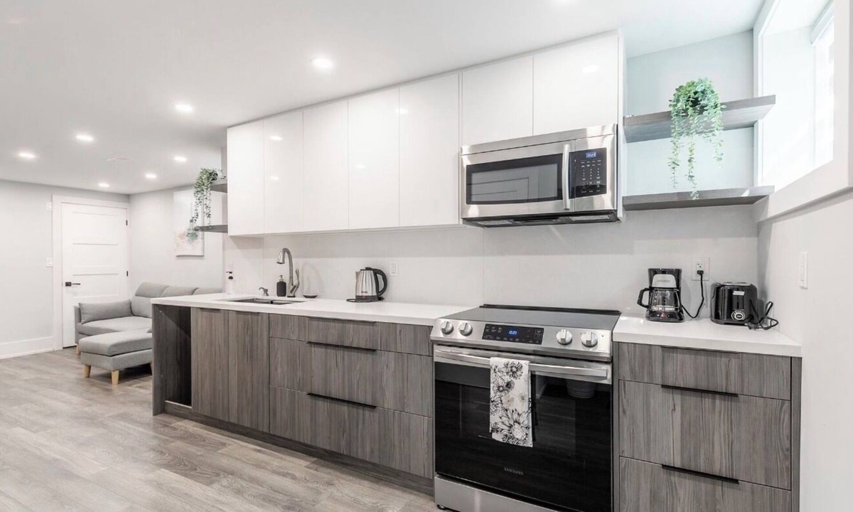 Little Italy Apartment | Luxury Suite by Kensington Market Downtown Toronto