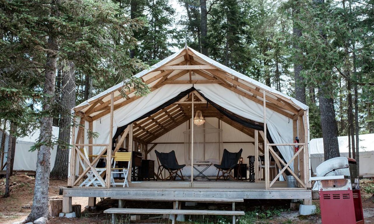 Strong RV Rental | Luxury Tent Rental for Unique Romantic Getaway in Sundridge, Ontario