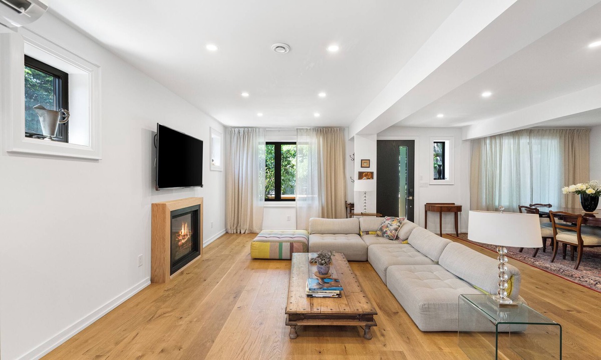 Trinity - Bellwoods House | Luxury Trinity Bellwoods 4 bedroom/3 bath House