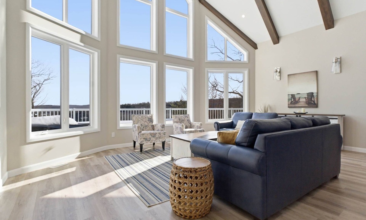 Armour House | Luxury Waterfront Cottage on Little Doe Lake