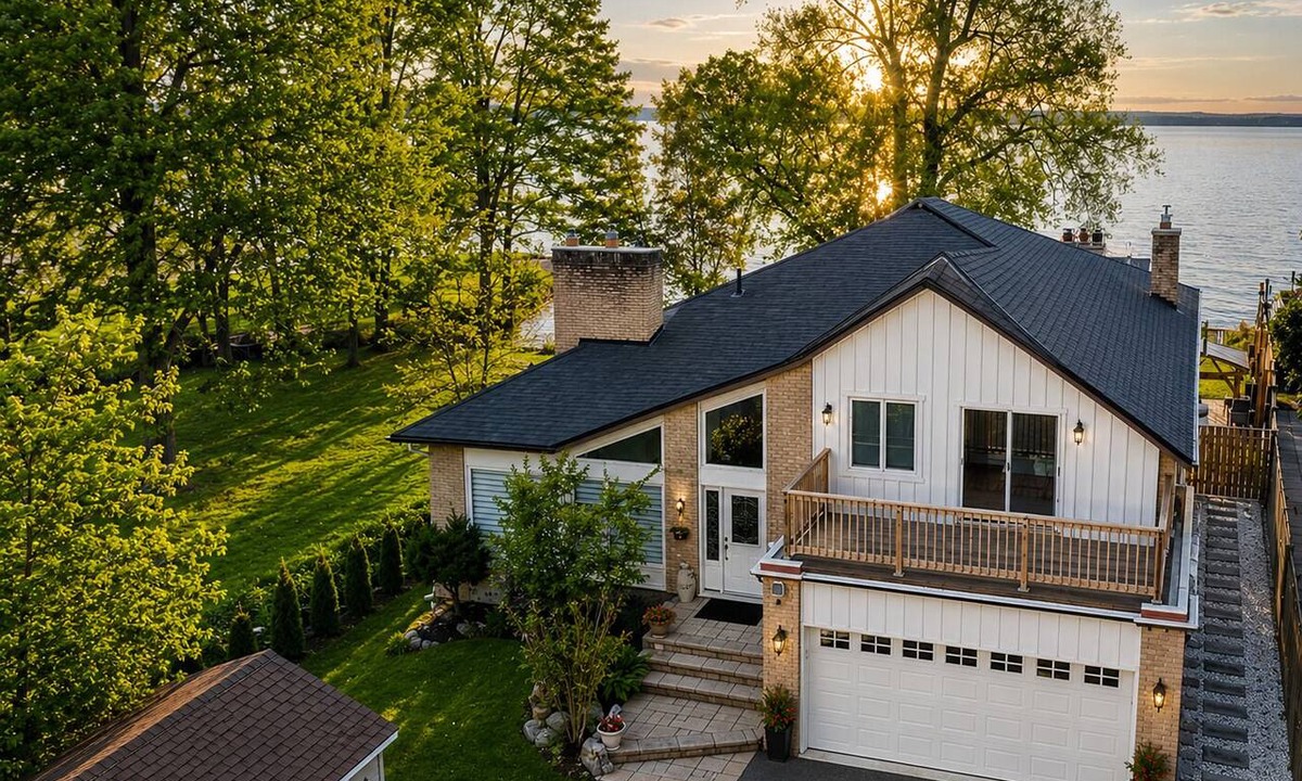Keswick House | Luxury Waterfront Escape Near Toronto | Hot Tub, Sandy Beach & Amazing Views