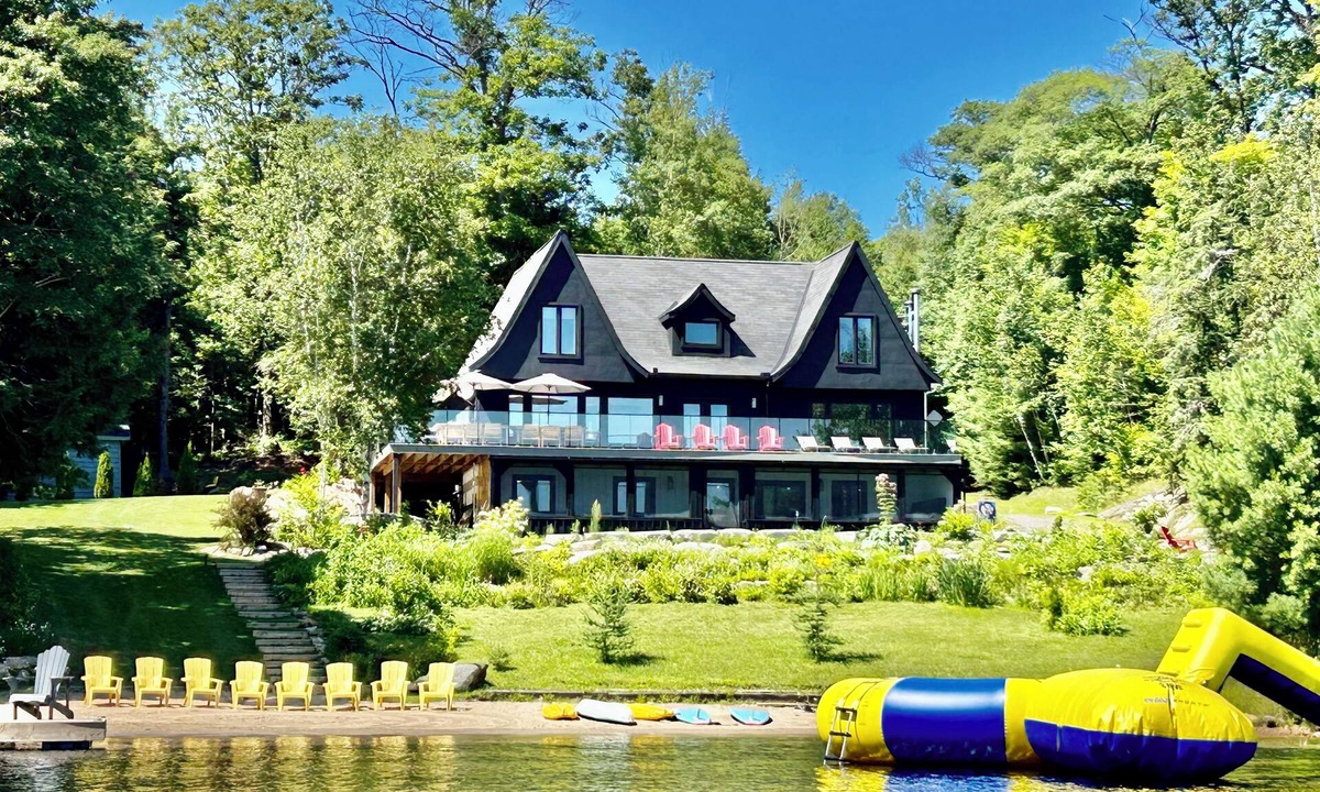 Seguin Cottage | Luxury Waterfront Retreat on Silver Lake