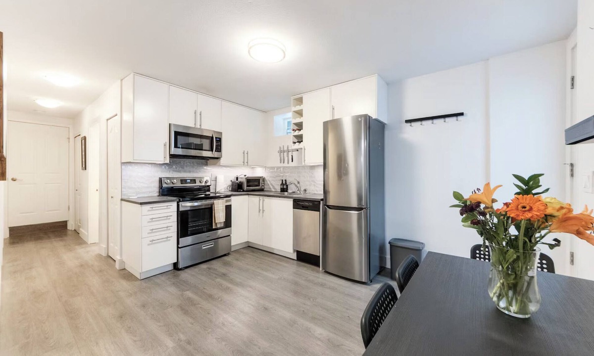 Lynn Valley House | Lynn Valley 2BR Suite By Grouse Mtn & Lynn Canyon