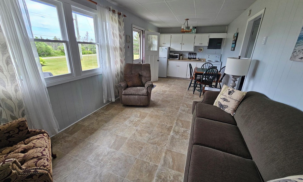 York Cottage | Lyons Cottages - Cottage #3, 2BR Walk to the Beaches of Stanhope National Park!